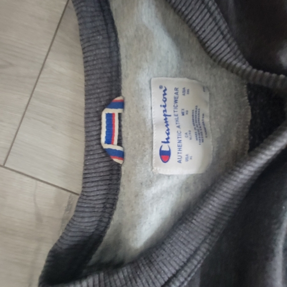 Champion Crewneck - Picture 2 of 2